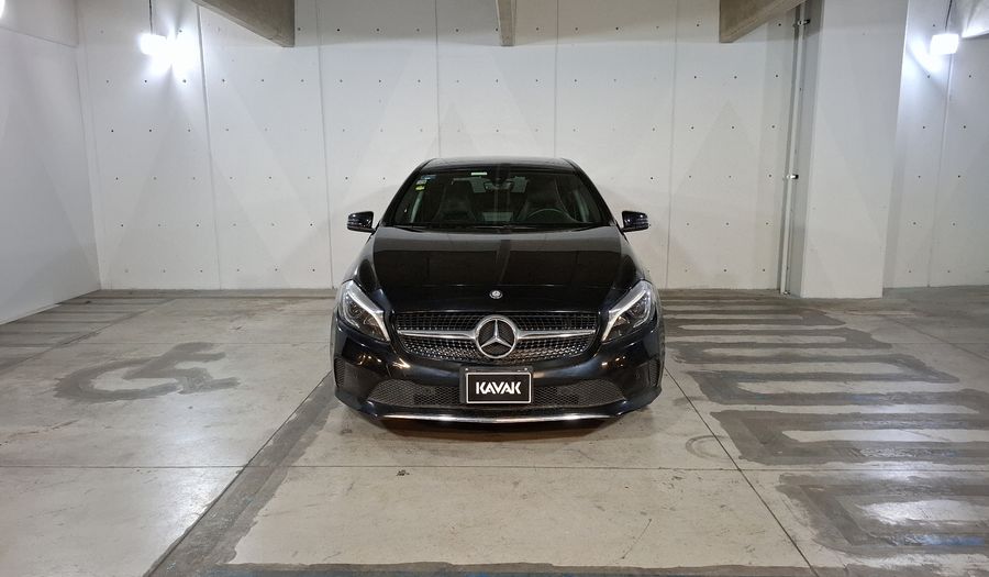 Mercedes Benz Clase A 1.6 200 URBAN Hatchback 2017