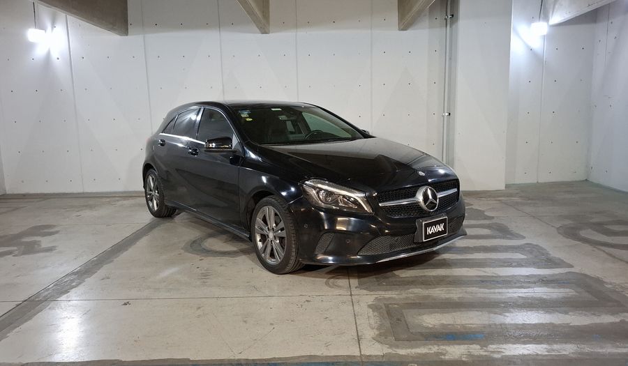 Mercedes Benz Clase A 1.6 200 URBAN Hatchback 2017