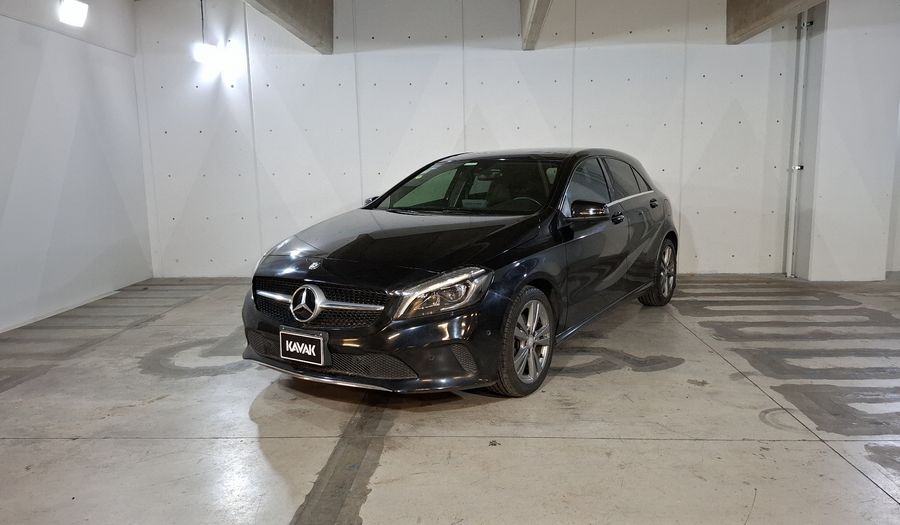Mercedes Benz Clase A 1.6 200 URBAN Hatchback 2017