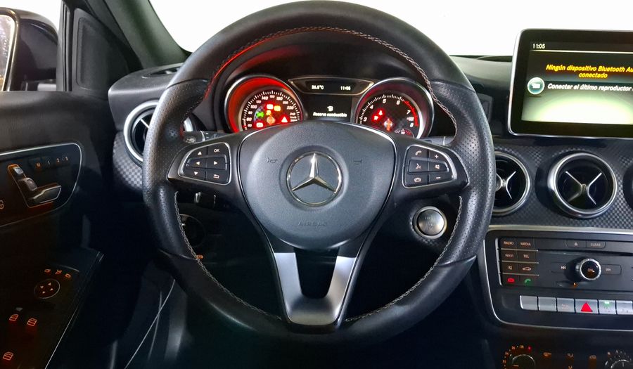 Mercedes Benz Clase A 1.6 200 URBAN Hatchback 2017