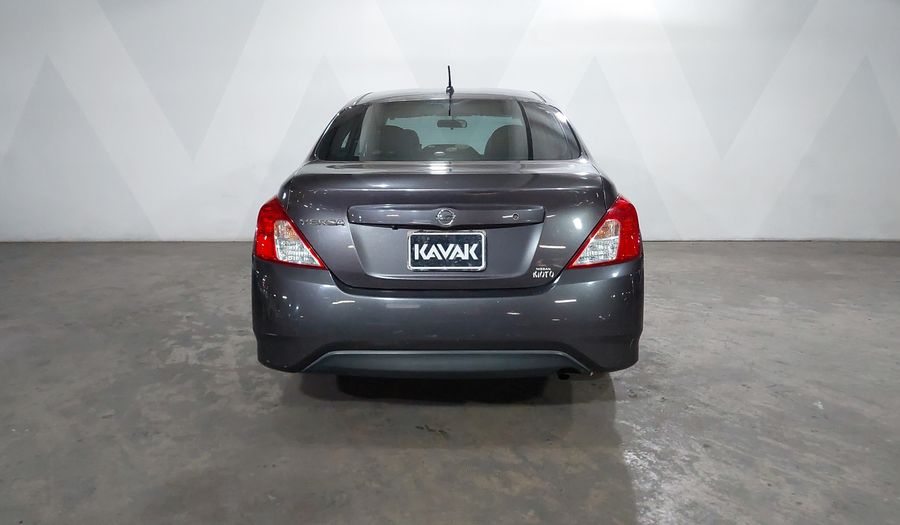 Nissan Versa 1.6 EXCLUSIVE TA AC Sedan 2016