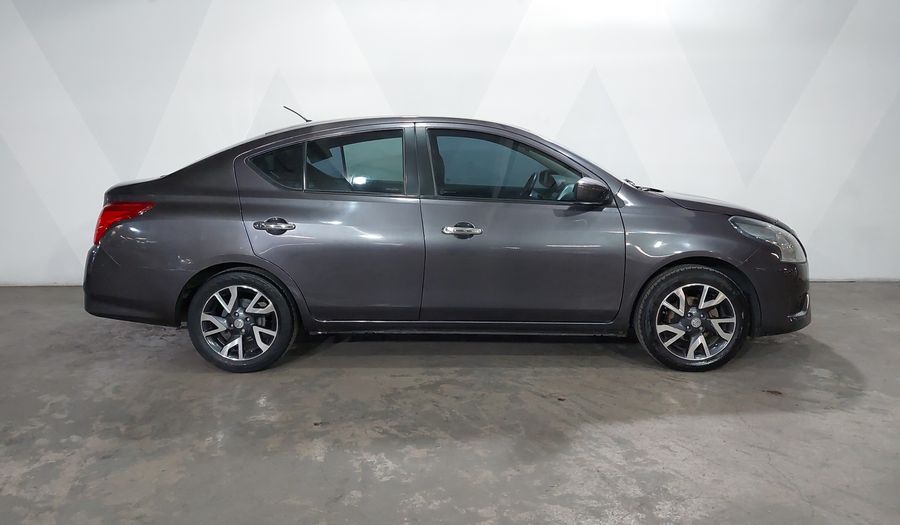 Nissan Versa 1.6 EXCLUSIVE TA AC Sedan 2016