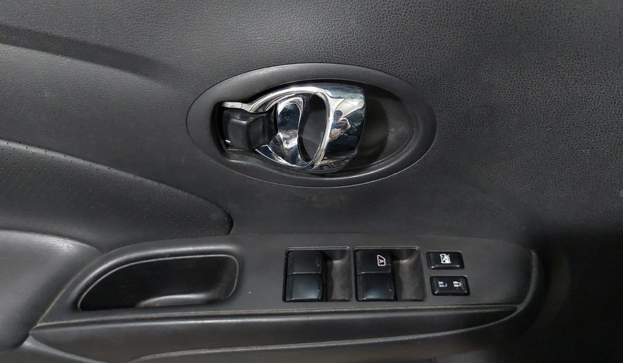 Nissan Versa 1.6 EXCLUSIVE TA AC Sedan 2016