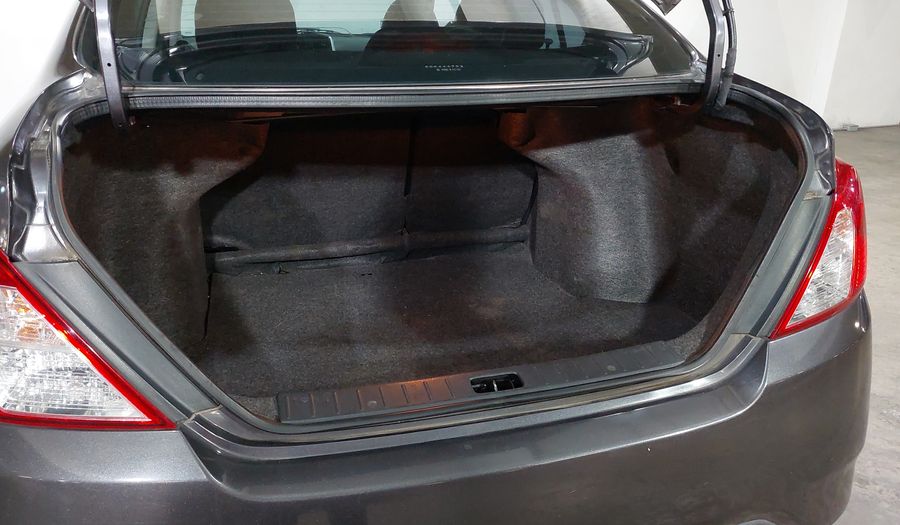 Nissan Versa 1.6 EXCLUSIVE TA AC Sedan 2016