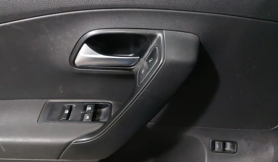 Volkswagen Vento 1.6 ACTIVE MT Sedan 2015