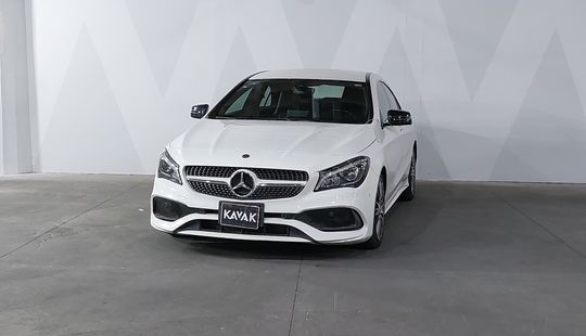 Mercedes Benz • Clase CLA