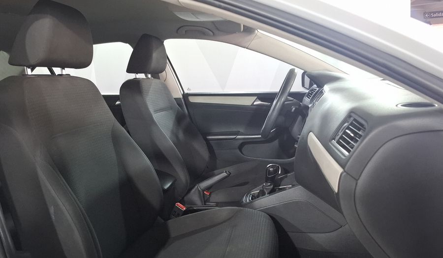 Volkswagen Jetta 2.5 TRENDLINE TIPTRONIC Sedan 2015