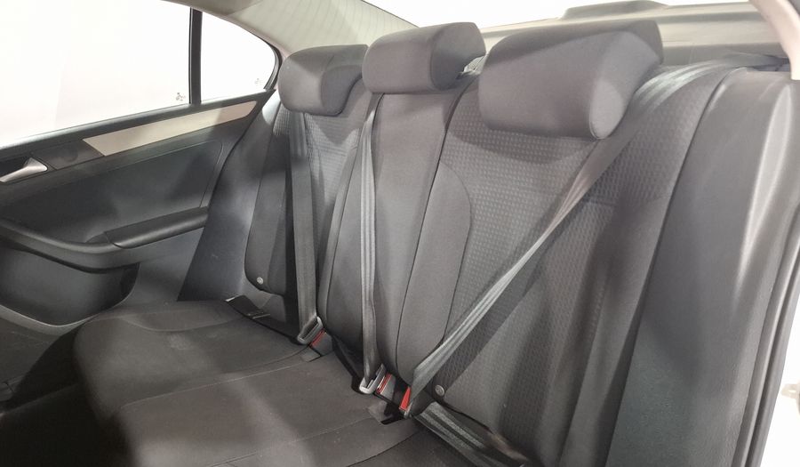 Volkswagen Jetta 2.5 TRENDLINE TIPTRONIC Sedan 2015
