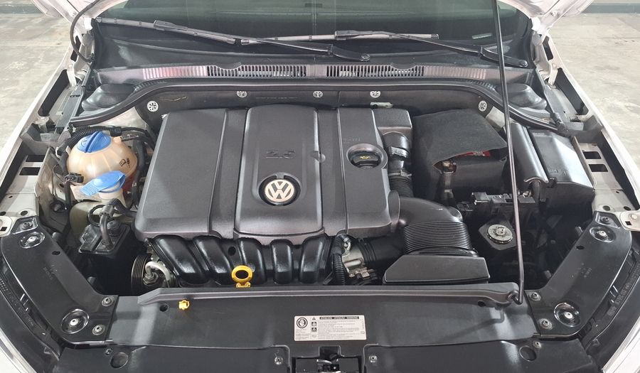 Volkswagen Jetta 2.5 TRENDLINE TIPTRONIC Sedan 2015