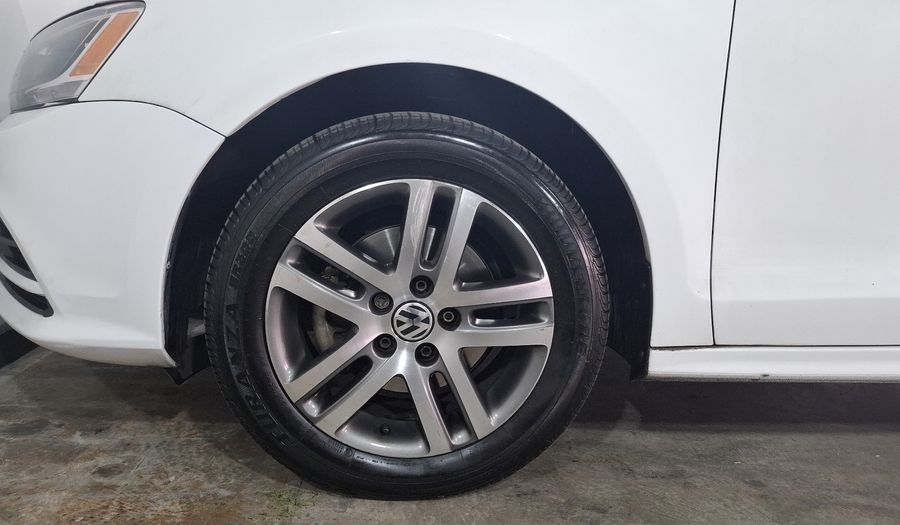 Volkswagen Jetta 2.5 TRENDLINE TIPTRONIC Sedan 2015