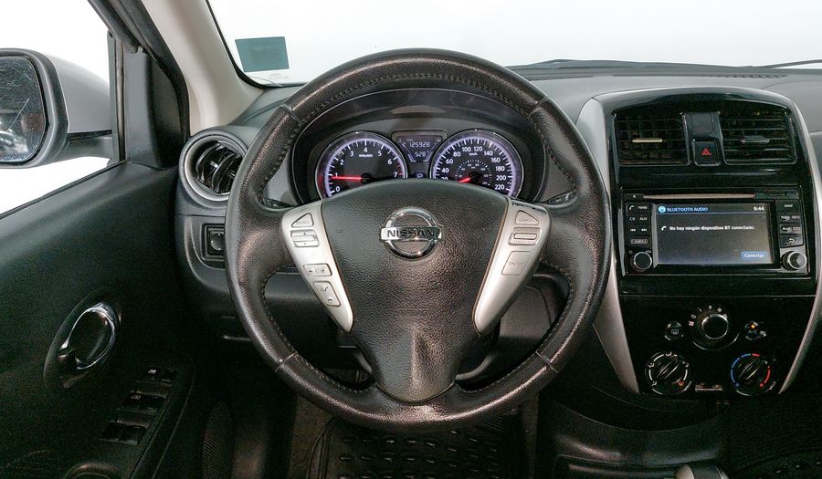 Nissan Versa 1.6 EXCLUSIVE TA AC Sedan 2016
