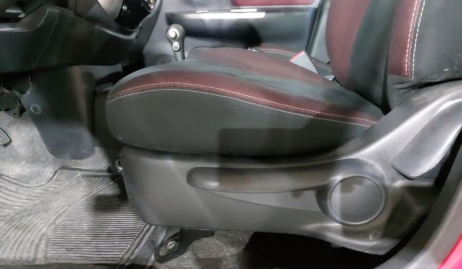 Nissan March 1.6 EXCLUSIVE BI-TONO AUTO Hatchback 2020