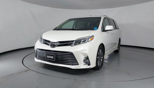 Toyota • Sienna