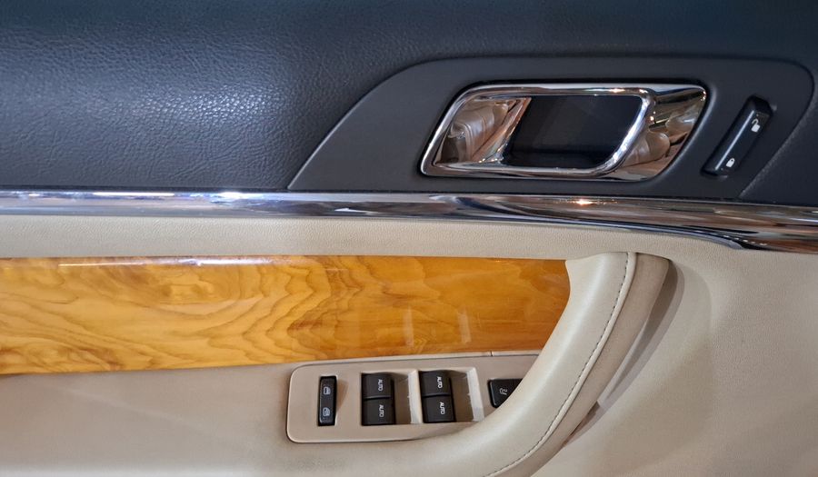 Lincoln Mks 3.7 V6 AT Sedan 2011
