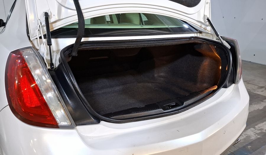 Lincoln Mks 3.7 V6 AT Sedan 2011
