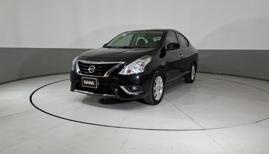 Nissan • Versa