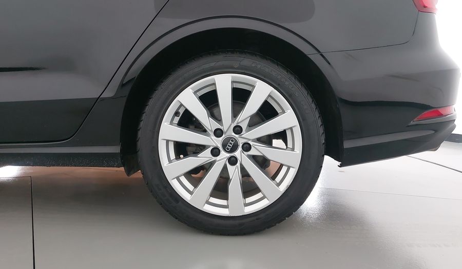 Audi A3 2.0 TFSI SELECT Sedan 2017