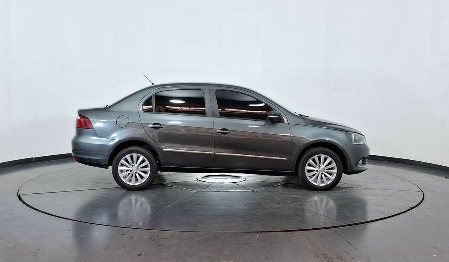 Volkswagen Voyage 1.6 HIGHLINE MY15 Sedan 2015