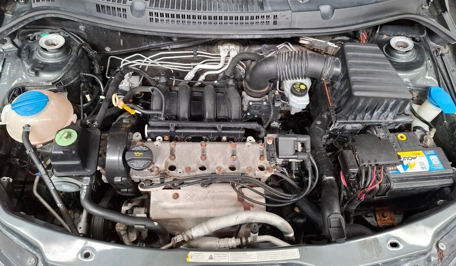 Volkswagen Voyage 1.6 HIGHLINE MY15 Sedan 2015