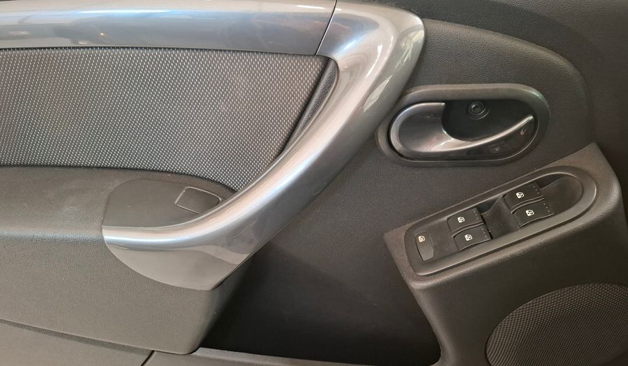 Renault Duster 2.0 PRIVILEGE MT 4X2 Suv 2012