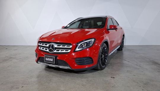 Mercedes Benz • Clase GLA