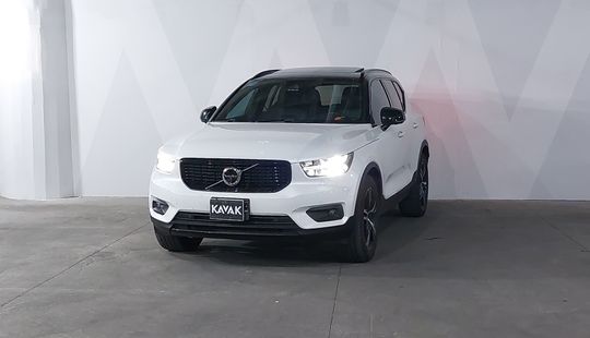 Volvo • XC40