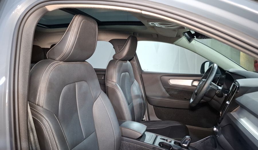 Volvo Xc40 2.0 T4 MOMENTUM AUTO Suv 2021