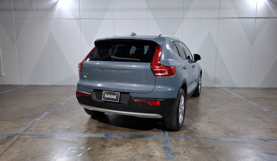 Volvo Xc40 2.0 T4 MOMENTUM AUTO Suv 2021