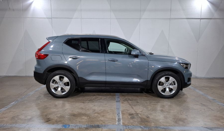 Volvo Xc40 2.0 T4 MOMENTUM AUTO Suv 2021