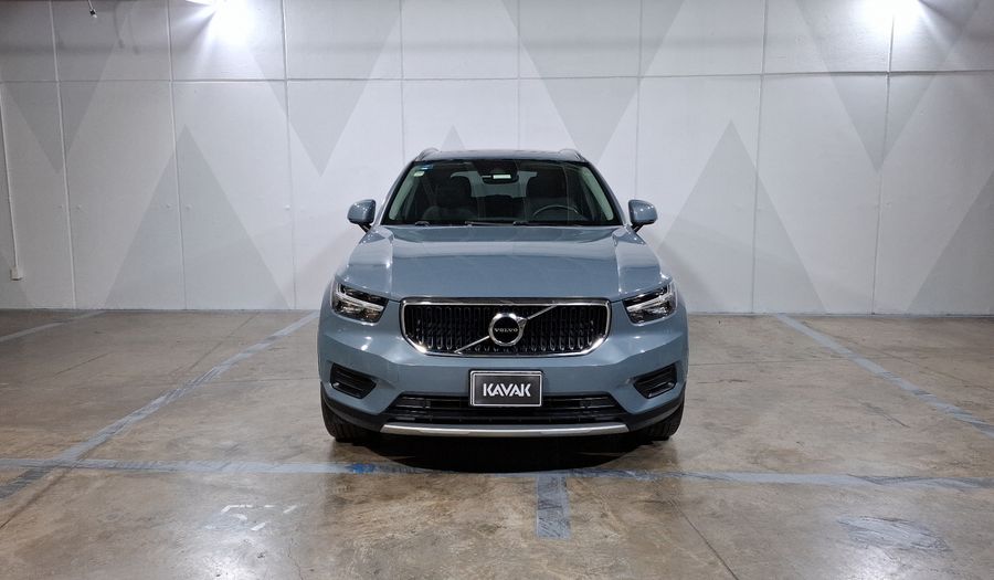 Volvo Xc40 2.0 T4 MOMENTUM AUTO Suv 2021