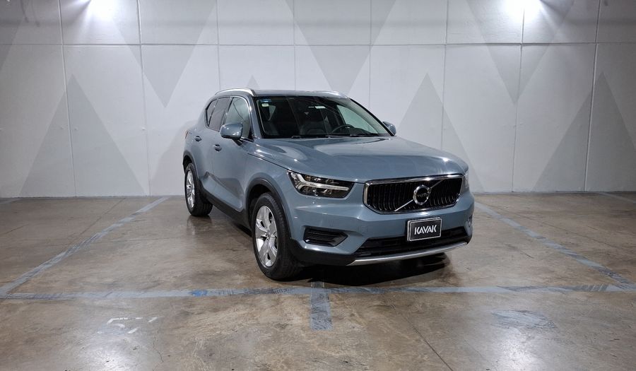 Volvo Xc40 2.0 T4 MOMENTUM AUTO Suv 2021