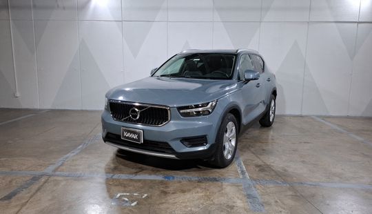 Volvo • XC40