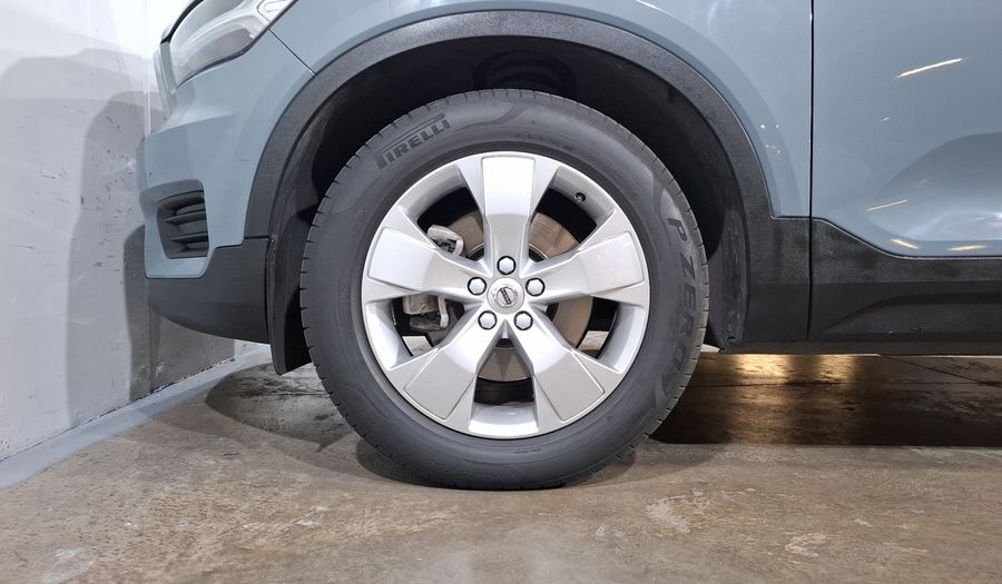 Volvo Xc40 2.0 T4 MOMENTUM AUTO Suv 2021