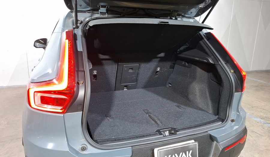 Volvo Xc40 2.0 T4 MOMENTUM AUTO Suv 2021