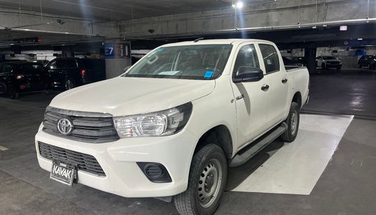 Toyota • Hilux