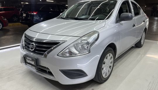 Nissan • Versa