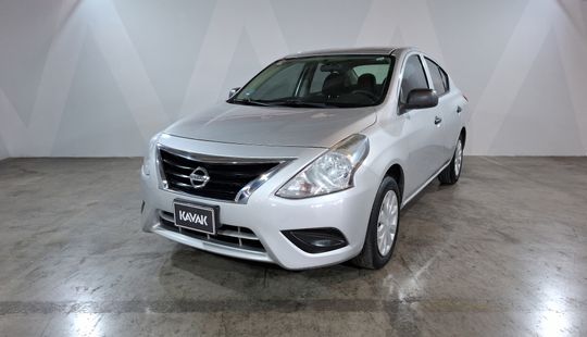 Nissan • Versa