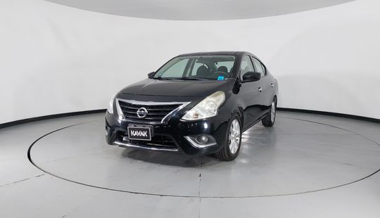 Nissan • Versa