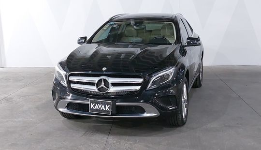 Mercedes Benz • Clase GLA