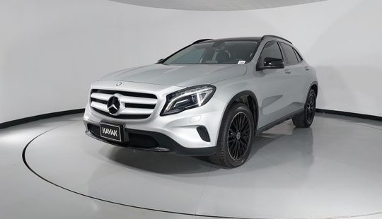 Mercedes Benz • Clase GLA