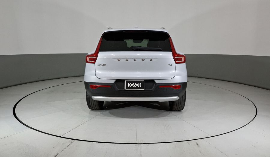 Volvo Xc40 2.0 T4 MOMENTUM AUTO Suv 2022