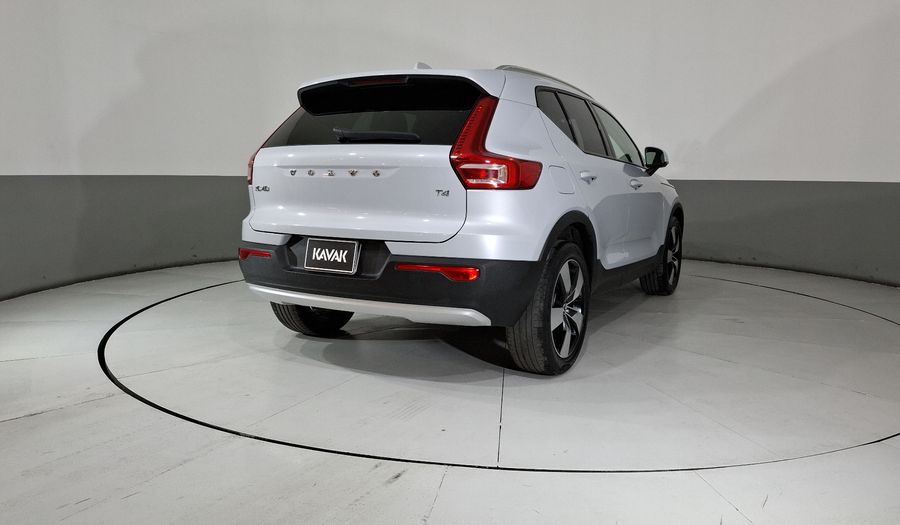 Volvo Xc40 2.0 T4 MOMENTUM AUTO Suv 2022