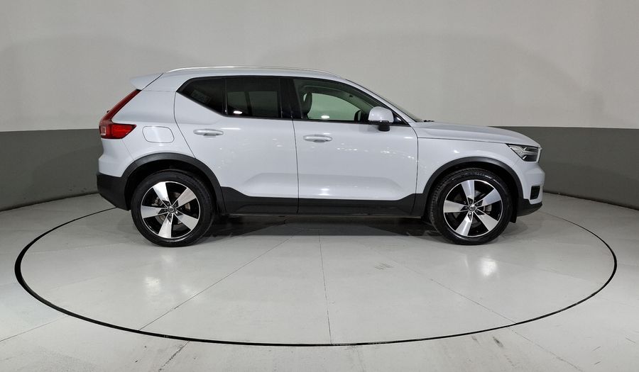 Volvo Xc40 2.0 T4 MOMENTUM AUTO Suv 2022