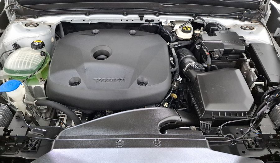 Volvo Xc40 2.0 T4 MOMENTUM AUTO Suv 2022