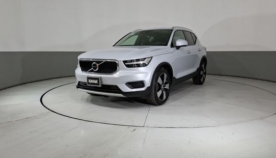 Volvo • XC40