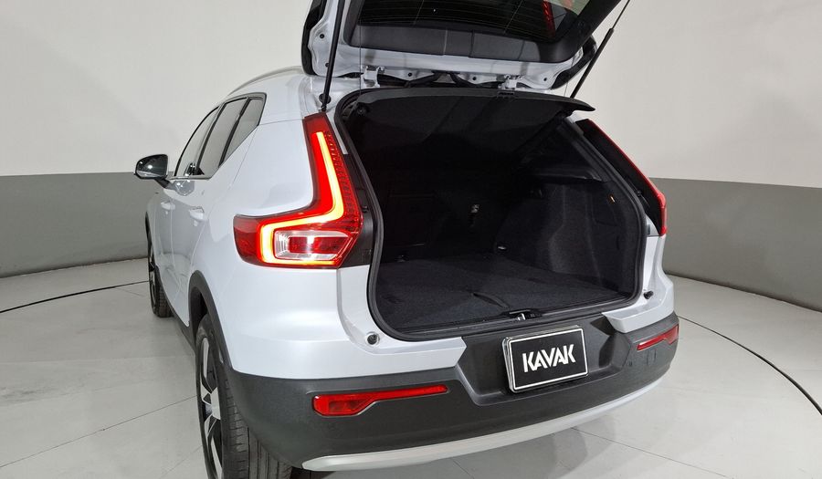 Volvo Xc40 2.0 T4 MOMENTUM AUTO Suv 2022