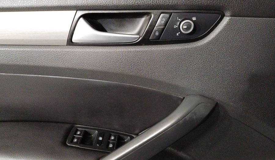 Volkswagen Passat 2.5 DESIGN TIPTRONIC Sedan 2015