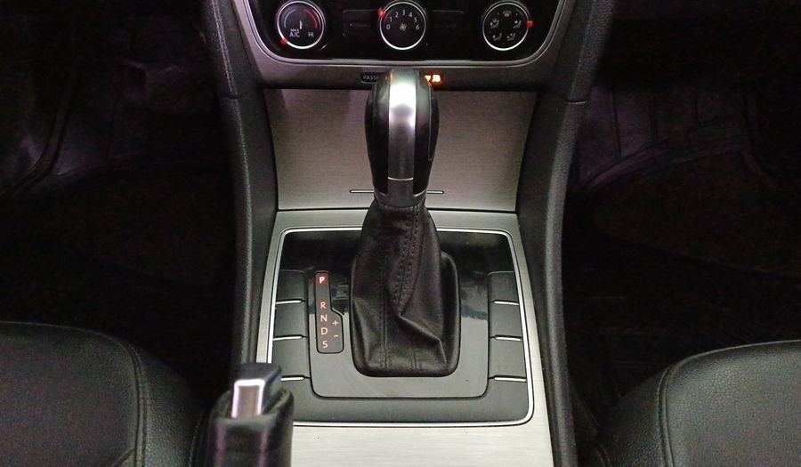 Volkswagen Passat 2.5 DESIGN TIPTRONIC Sedan 2015