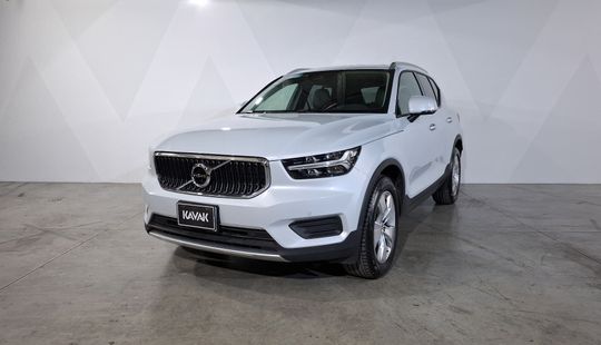 Volvo • XC40