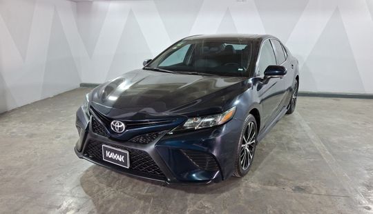 Toyota • Camry